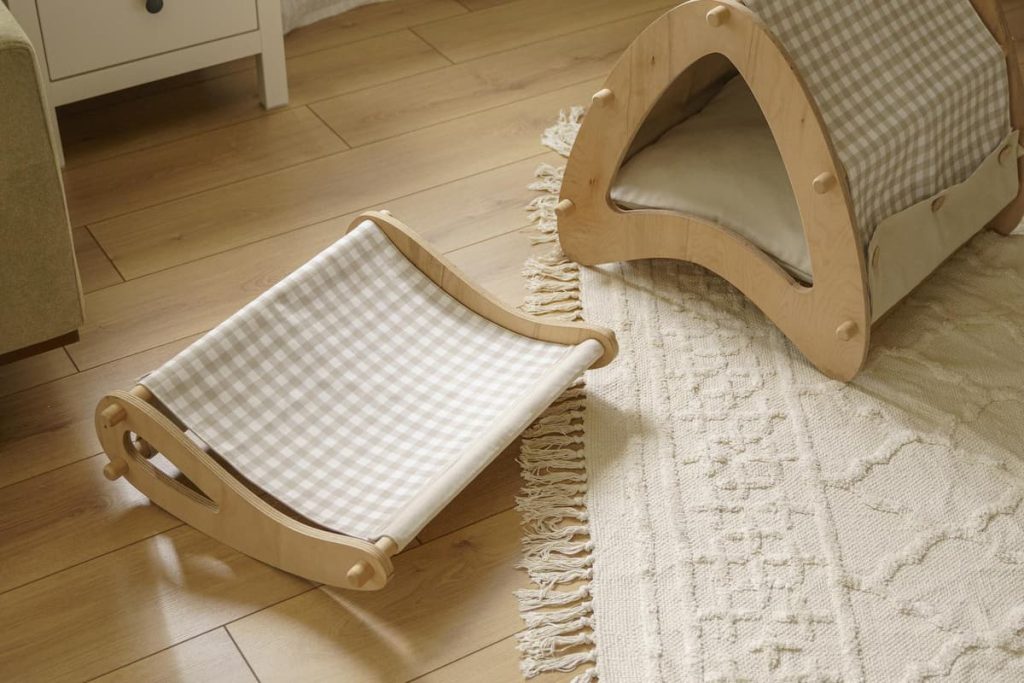 How to Choose an Outdoor Pet House That Looks Right, Feels Comfortable, and Actually Holds Up Over Time